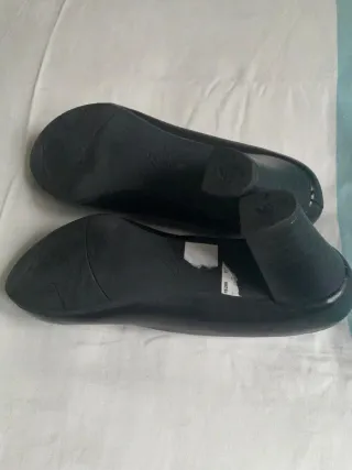 Zapatos de salón negros. Marca Pitillos