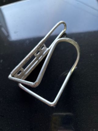 Soporte para botella de agua metálico