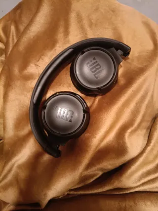 Auriculares JBL negros sin caja