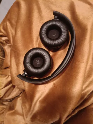 Auriculares JBL negros sin caja