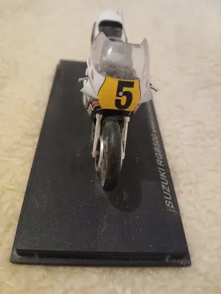 Modellino Suzuki RGB500 Marco Lucchinelli 1981