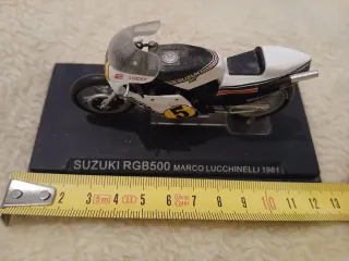Modellino Suzuki RGB500 Marco Lucchinelli 1981