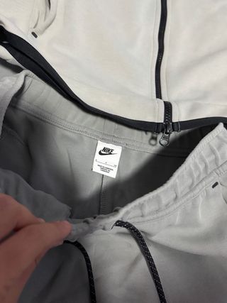 Conjunto Nike Tech Fleece Gris Talla S