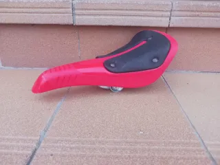 Sillín Ges Spider rojo y negro