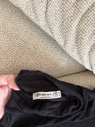 Top negro cuello alto Stradivarius