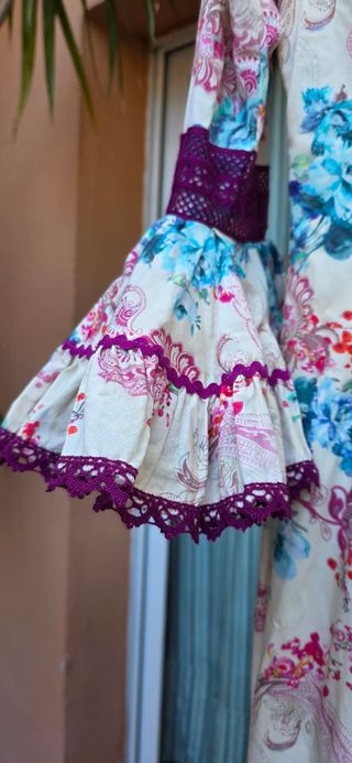 Traje Flamenca Diseño Beige y Morado
