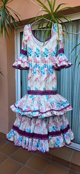 Traje Flamenca Diseño Beige y Morado