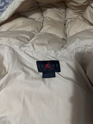 Chaqueta Jordan Plumas Beige