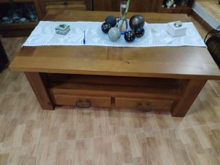 Mesa de centro de madera con cajones