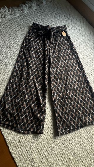 Pantalón ancho estampado “New Collection”