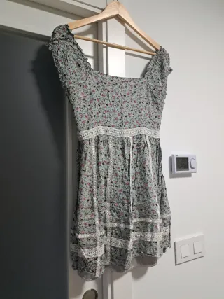 Blusa floral verde y rosa talla M