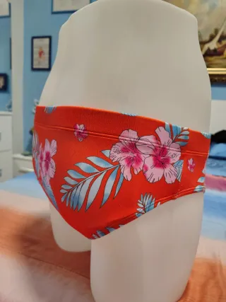 Costume da bagno arancio con fiori