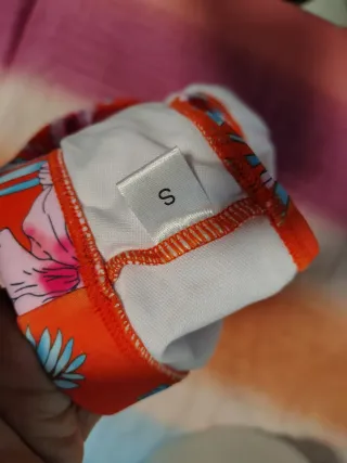 Costume da bagno arancio con fiori