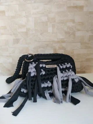 Clutch bag crochet con frange e tracolla