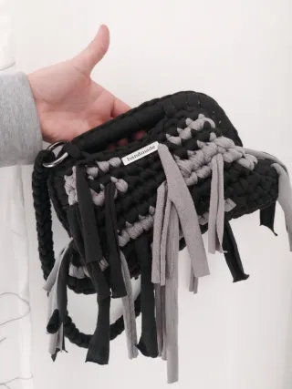 Clutch bag crochet con frange e tracolla