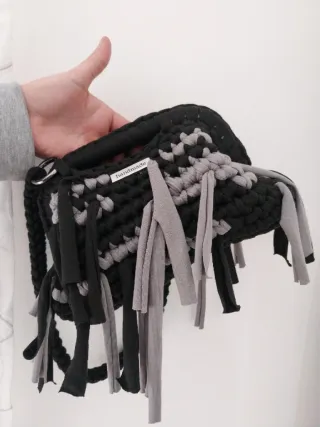 Clutch bag crochet con frange e tracolla