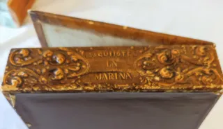 Caja 1970/80 puros vintage con relieve de Cervante