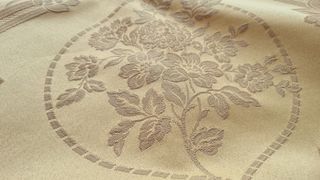 Tessuto Jacquard Oro Antico Medaglioni