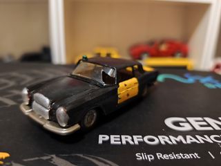 Taxi Mercedes Benz 250 Coupe Pilen