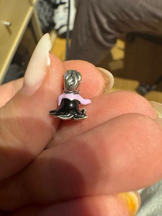 Charm Pandora Ursula Morado y Negro