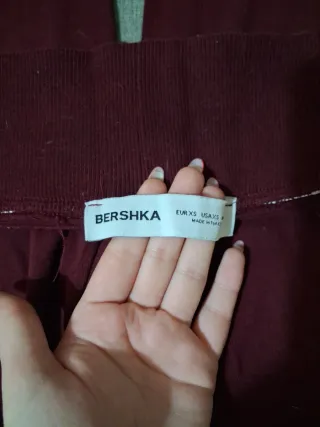 Pantalones acampanados Bershka granate