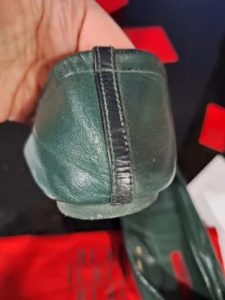 Zapatos CH Hebilla cplor Verde logo dorado