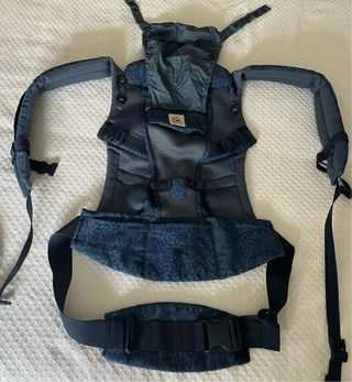 Mochila Ergobaby Azul Estampado Floral