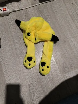Gorro Pikachu con orejas móviles