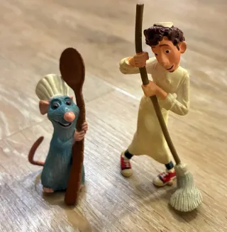 Figuras de personajes variados