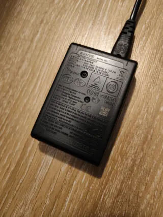 CÁMARA SONY Cargador BC-CSGC y batería NP-BG1