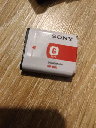 CÁMARA SONY Cargador BC-CSGC y batería NP-BG1