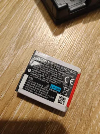 CÁMARA SONY Cargador BC-CSGC y batería NP-BG1