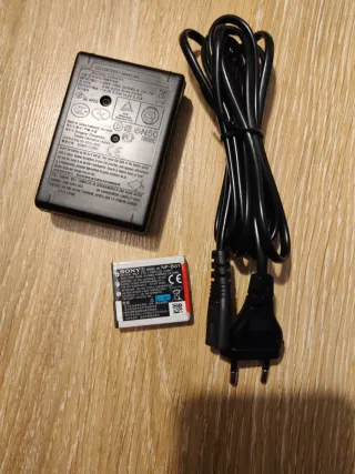 CÁMARA SONY Cargador BC-CSGC y batería NP-BG1