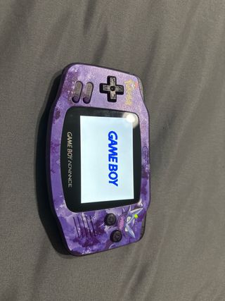 Game Boy Advance con schermo IPS