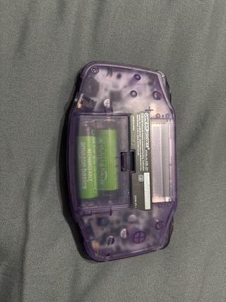 Game Boy Advance con schermo IPS