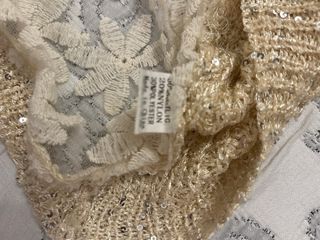 Jersey de punto beige con encaje y lentejuelas