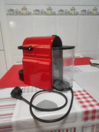 Cafetera capsulas Nespresso Roja