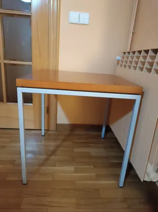 Mesa auxiliar madera y patas metal