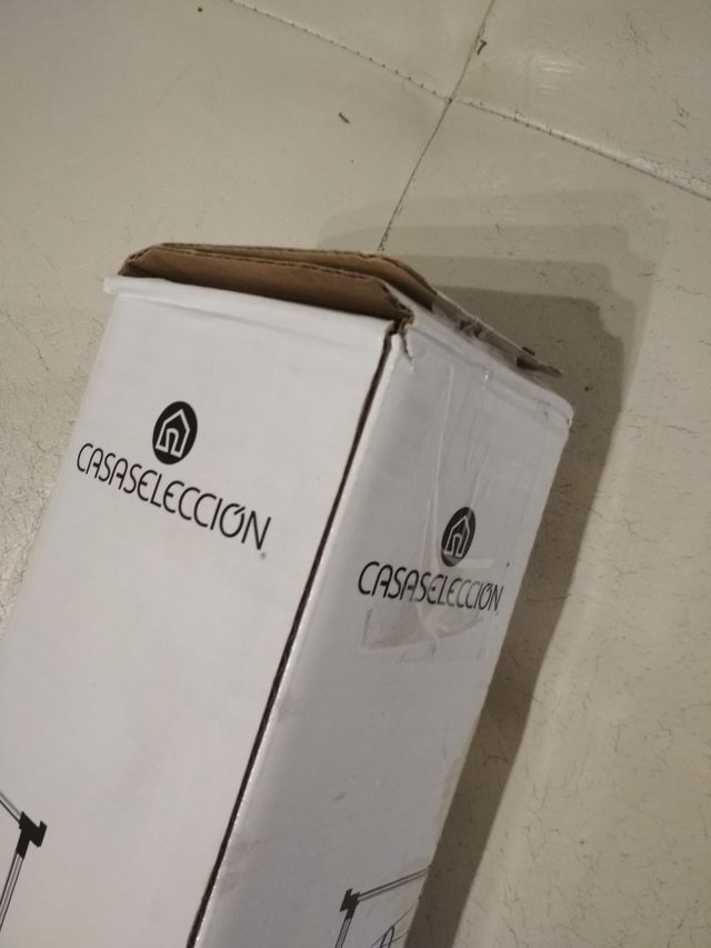 Perchero Metálico Casa Selección con Ruedas