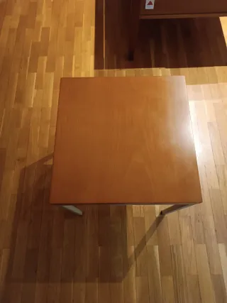 Mesa auxiliar madera y patas metal