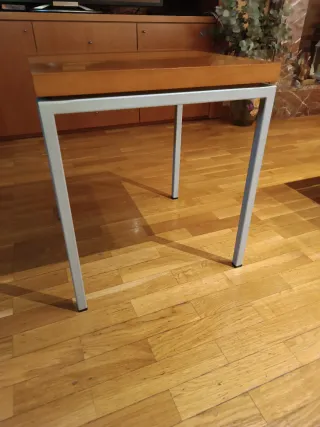 Mesa auxiliar madera y patas metal