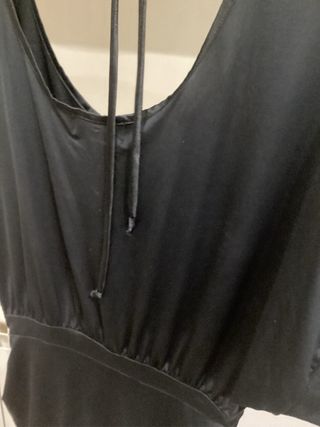 Vestido negro con pedrería