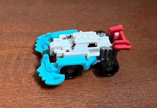 FIGURA KINDER COCHE POLAR