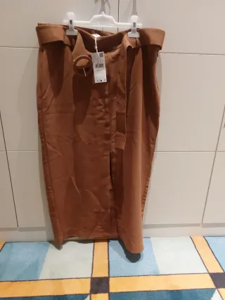 Falda Mango marrón con cinturón Talla 42