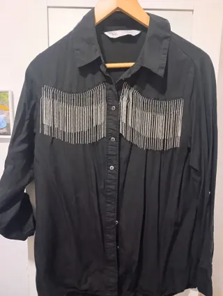 Camisa Zara negra con detalle de hilos plateados