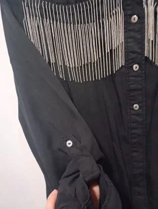 Camisa Zara negra con detalle de hilos plateados