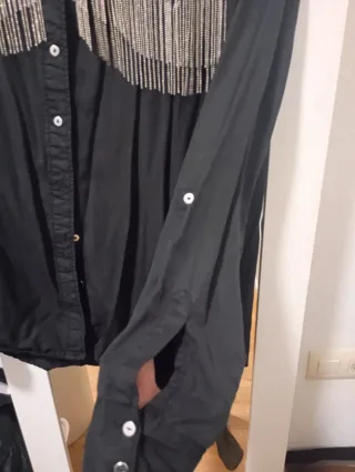 Camisa Zara negra con detalle de hilos plateados