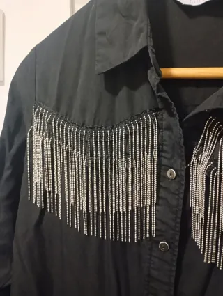 Camisa Zara negra con detalle de hilos plateados
