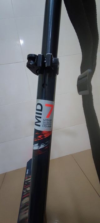 Patinete Oxelo infantil y casco.