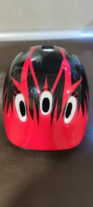 Patinete Oxelo infantil y casco.